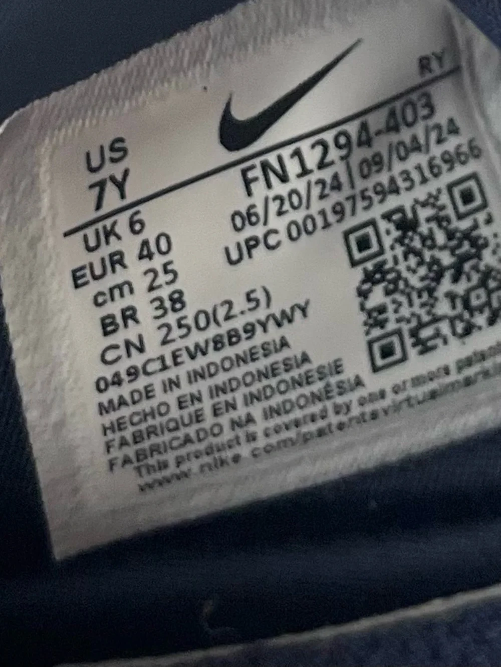 Nike Flex Runner - Navy Blue/White Sneakers - Size 7Y